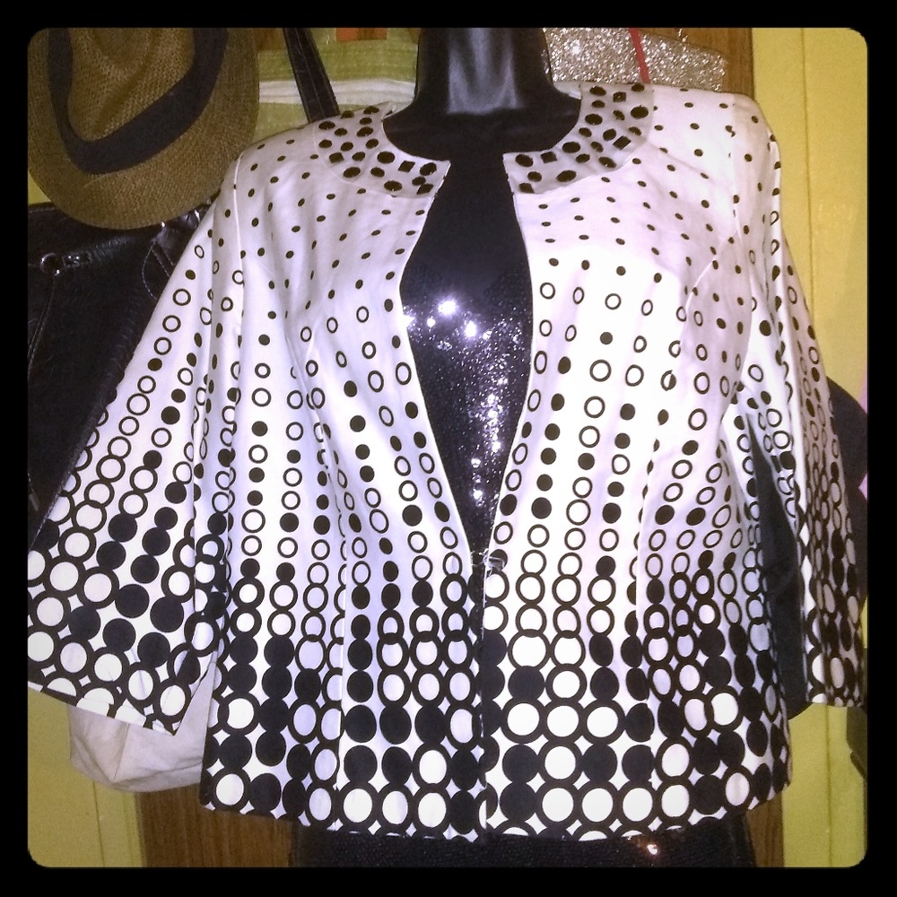 Black and White Circle print Jacket